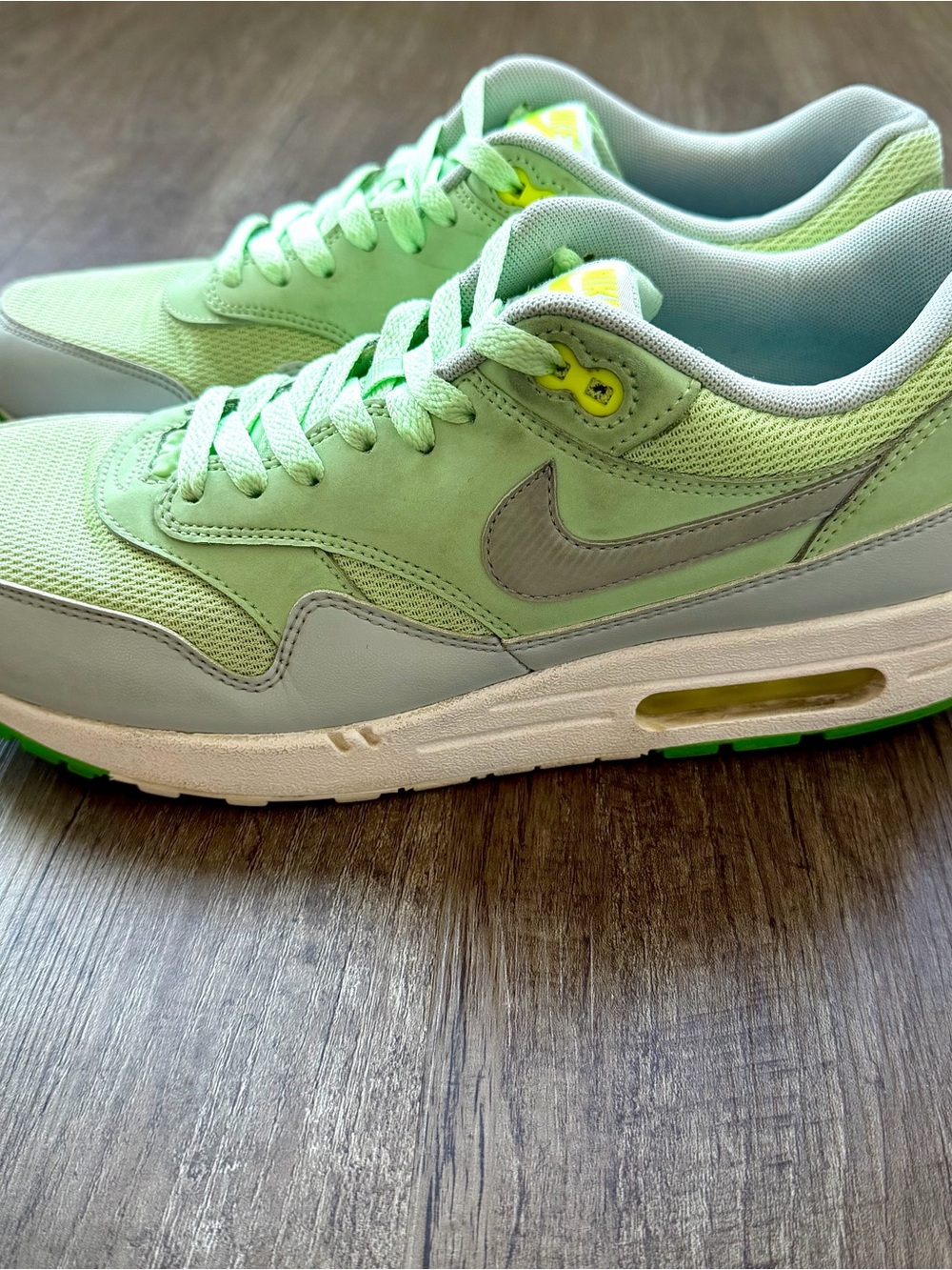 Nike Air Max 1 Essential Vapor Green 537383-301 Men’s Size 10.5